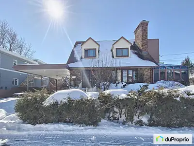 Cette magnifique maison dispose de trois étages spacieux, dont un sous-sol confortable parfait pour...