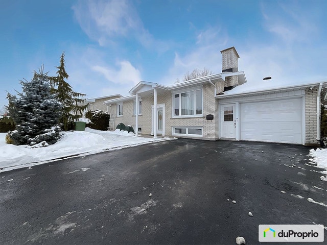 $683,900 - Bungalow for sale — photo 1