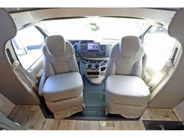 2022 Jayco Greyhawk 29MV Classe C VR/RV Crics Hydrauliques + Sol in RVs & Motorhomes in Laval / North Shore - Image 25