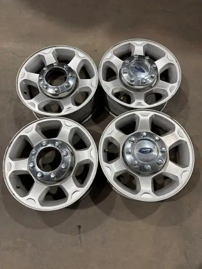 Four 17 inch 8x170 Ford F350 Superduty Aluminum wheels with hubcaps. In very nice condition 8x170 bo...