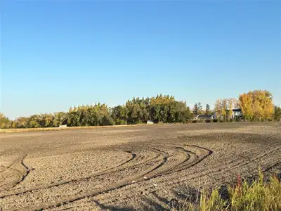 R38//Portage La Prairie Rm/Dare to Dream...just listed this 2.77 Acre lot is situated in a desirable...