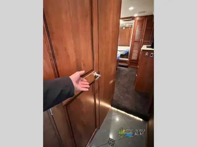 2013 Fleetwood RV Discovery 40X Diesel 057,684 Miles in RVs & Motorhomes in Moncton - Image 36