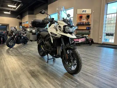2017 Triumph Tiger Explorer XRT Crystal WhiteEVERYTHING FEELS RIGHT WITH THE WORLD Our new Tiger Exp...