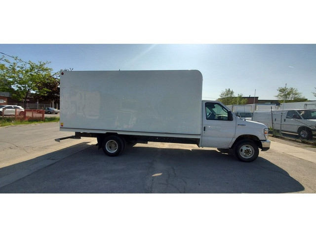 2019 Ford E-450 16Ft Unicell Box - Loading Ramp - Gasoline in Cars & Trucks in City of Toronto - Image 3