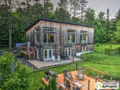 Bungalow spacieux avec plafond cathédrale et rez-de-jardin. Très belle vue sur la chaine Singer et l...