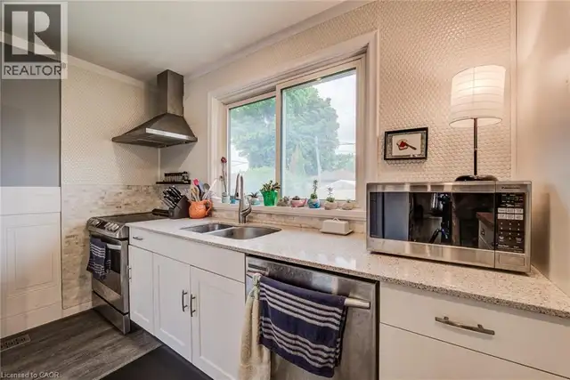 468 HIGHLAND Road E Kitchener, Ontario in Houses for Sale in Kitchener / Waterloo - Image 12