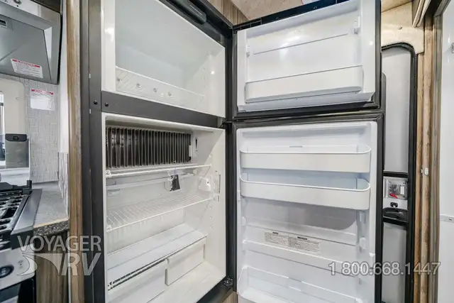 2027 Northern Lite 8.11 EX Dry Bath Limited Edition in Travel Trailers & Campers in Kelowna - Image 11