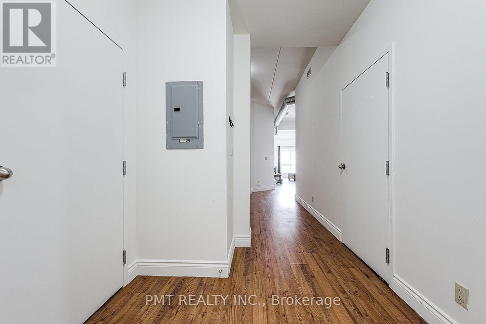 208 - 150 COLBORNE STREET Brantford, Ontario 3