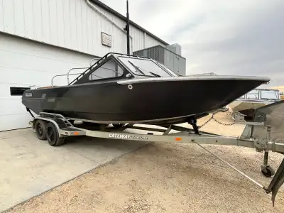 2021 Outlaw Muskwa Wide Body Beautiful boat, powered with an LT4 and AT231 47" UHMW Full two tone cu...