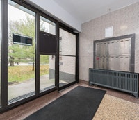 1 Crown Hill apartments in Etobicoke is a charming low rise that offers affordable laundry facilitie... (image 1)