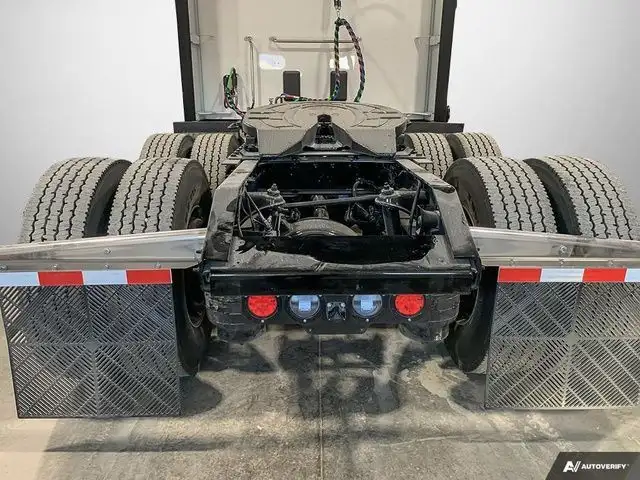 2025 Kenworth T680 in Heavy Trucks in Moncton - Image 6