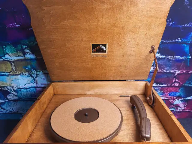 Planet Hi-Fi - Olds Alberta - Cabinet Console - Repair - Restor in Stereo Systems & Home Theatre in Calgary - Image 3