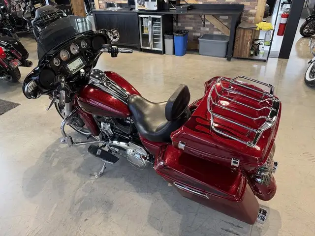 2017 Harley-Davidson FLHXS - Street Glide Special in Sport Touring in Saskatoon - Image 6