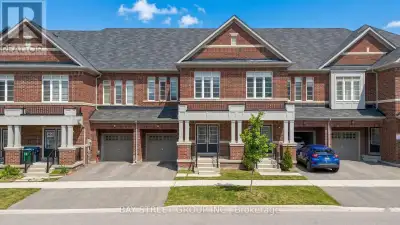 Experience luxury living in one of Richmond Hill's most coveted communities. This stunning 4-bedroom...