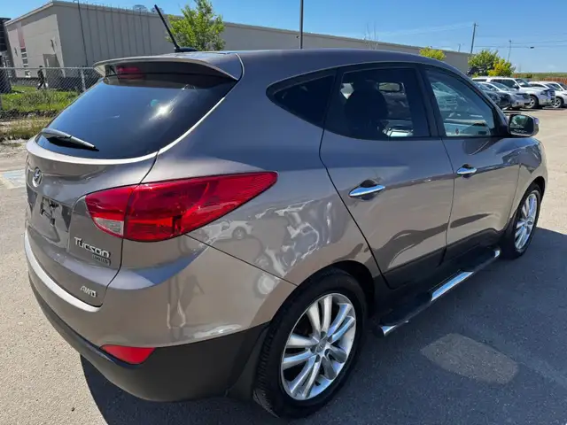 2012 Hyundai Tucson Limited AWD :: Automatic Transmission in Cars & Trucks in Calgary - Image 5