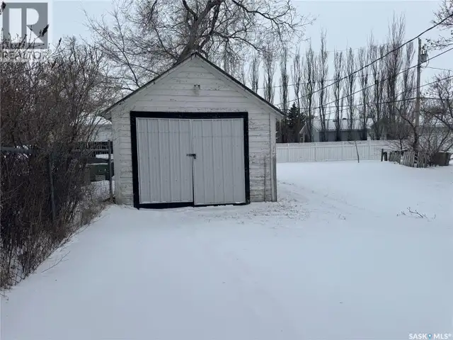 311 2nd AVENUE W Assiniboia, Saskatchewan in Houses for Sale in Moose Jaw - Image 4