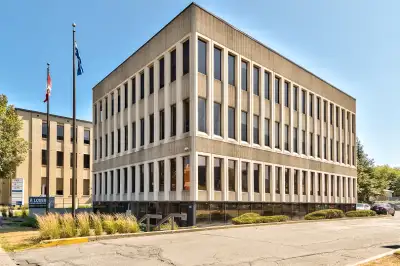 25 - 35 Rue Dufferin, Granby Le prix est + TPS / TVQ. Espaces à bureaux clé-en-main situés au rez-de...