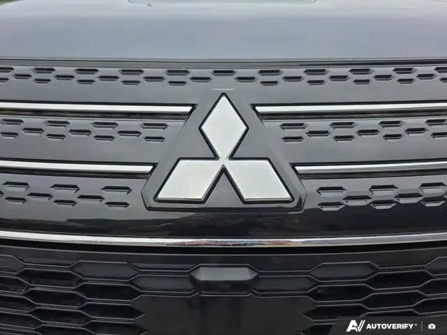 2025 Mitsubishi Outlander Plug-In Hybrid SE | NO ACCIDENTS EV in Cars & Trucks in Cambridge - Image 13