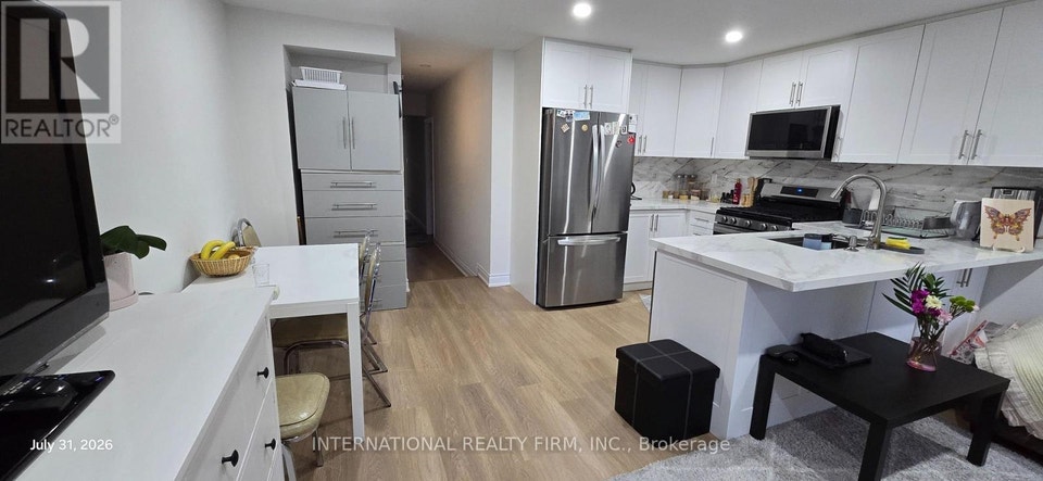 MAIN - 261 SOUDAN AVENUE Toronto (Mount Pleasant West), Ontario 3