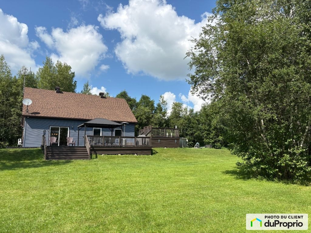 $525,000 - 1 1/2 Storey for sale in St-Pierre-Baptiste — photo 1