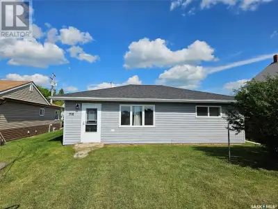 316 Clare - AFFORDABE HOUSING HERE IN THIS DANDY SINGLE LEVEL 2 Bed 1 1/2 Baths Shows pride of owner...