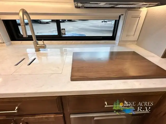 2022 Entegra Coach Aspire 44W 450 h.p. Diesel 11 K Miles in RVs & Motorhomes in Moncton - Image 20