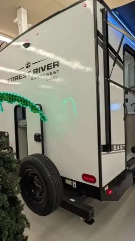 2025 East To West 2475BH in Travel Trailers & Campers in Winnipeg - Image 5