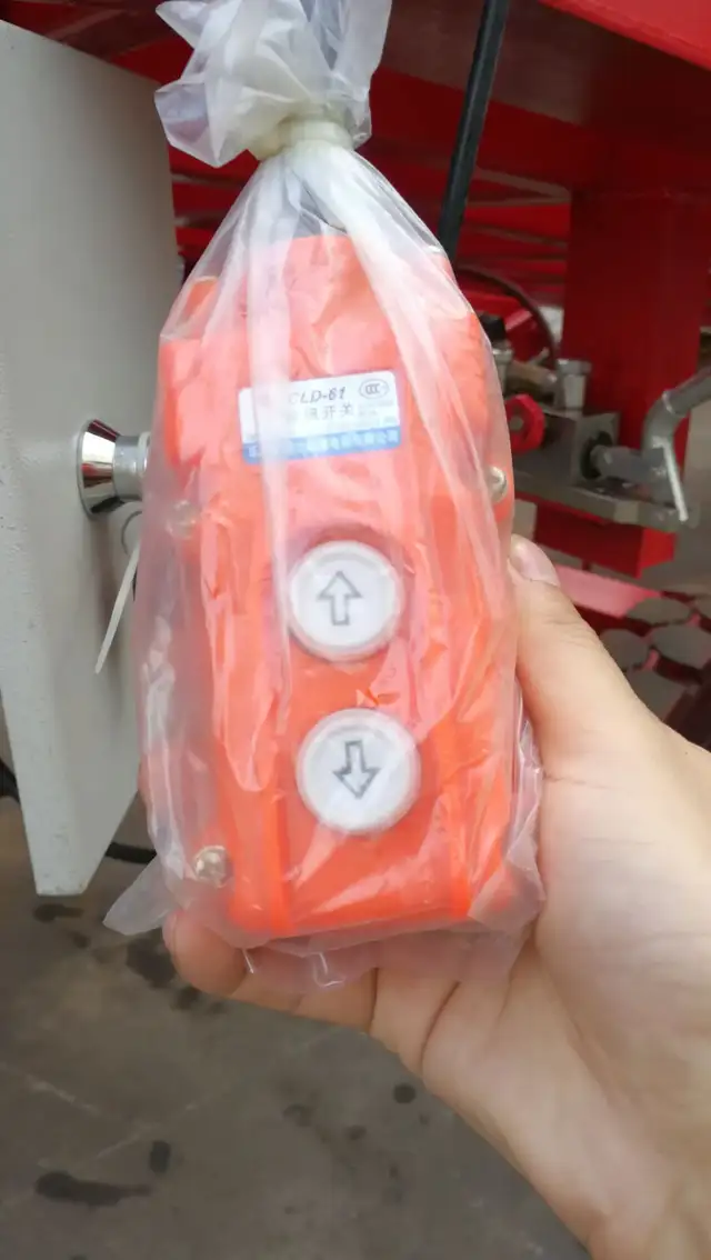 New Electric & Manual 22000 Lbs Loading Dock Ramp in Boat Parts, Trailers & Accessories in Calgary - Image 10