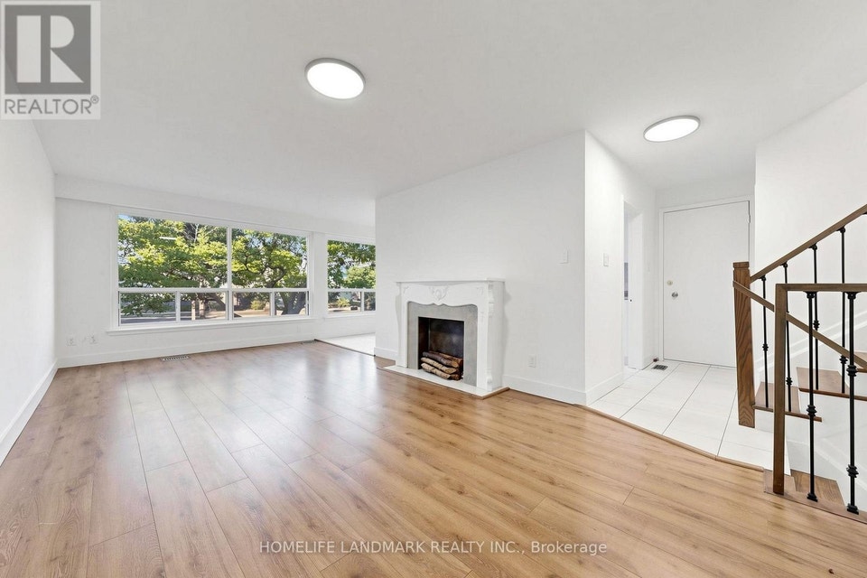 26 FENSIDE DRIVE Toronto (Parkwoods-Donalda), Ontario 3