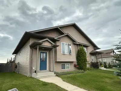 Looking for the perfect 3-bedroom home? Your search ends here! Welcome to your new home on desirable...