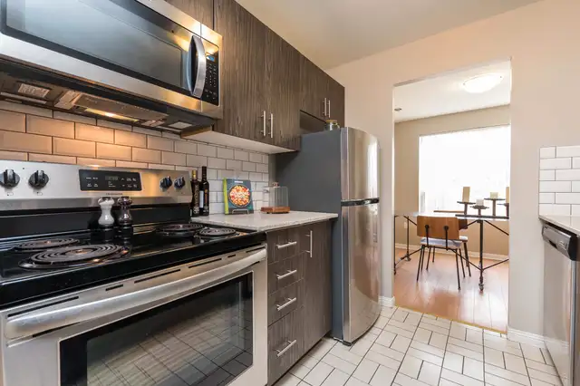 2 Bedroom + 2 Baths with Ensuite Laundry Downtown London62854406587137123