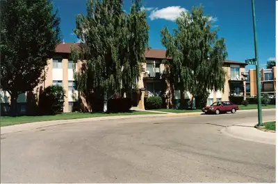 Large 1 bedroom is located directly behind Sobeys on 8th Street and Cumberland Ave. The U of S, shop...