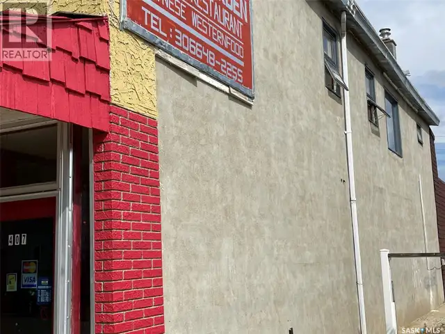 407 Main STREET Gravelbourg, Saskatchewan in Commercial & Office Space for Sale in Moose Jaw - Image 3