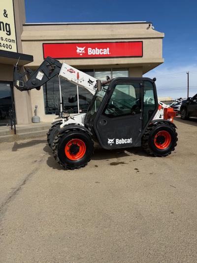 Low Hour Great Condition Bobcat V417 Telehandler Inspected and gone through by certified Bobcat Tech...