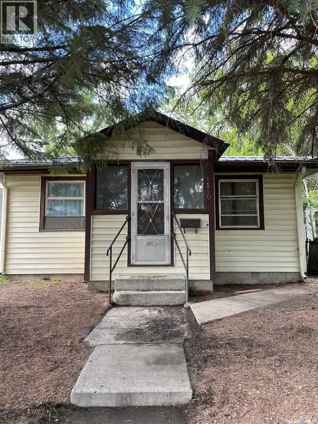 1140 Coteau STREET W Moose Jaw, Saskatchewan in Houses for Sale in Moose Jaw - Image 2