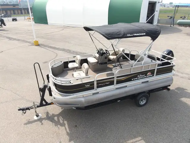 2020 SUNTRACKER Bass Buggy 18 DLX Mercury 40 4Stroke Command Thr in Powerboats & Motorboats in Prince Albert - Image 2