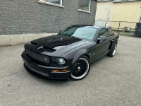 Mustang GT en condition impeccable, 86 000 km, intérieur en cuir rouge, transmission manuelle 5 vite... (image 4)
