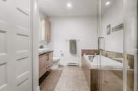 APPARTEMENT COMPLÈTEMENT 100% MEUBLÉ MENSUELLE (TOUT ÉQUIPÉ) avec 1 stationnement intérieur et locke... (image 8)