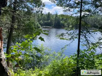 Terrain isolé en bordure de la rivière Batiscan --- Construisez votre havre de paix! Découvrez ce te...