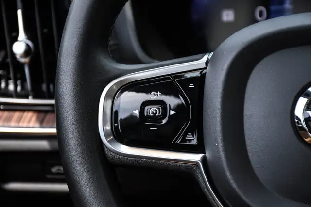 2023 Volvo V604976790582971801615