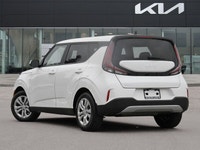 Discover the urban versatility and modern functionality of this exceptional White 2023 Kia Soul Hatc... (image 3)