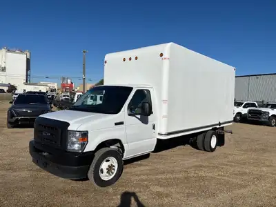 2024 Ford E-450 Cube Van, 7.3L V8 Gas, Auto, 51,402 km & 993 Hours, A/C, Tilt, Cruise, Pw, Pl, Keyle...