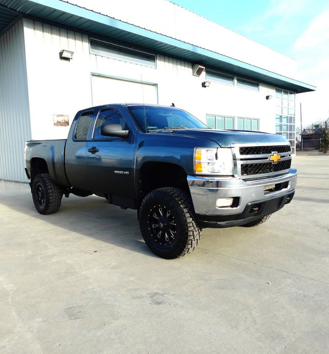 LIFTED 2012 Chevrolet silverado 2500 HD-DIESEL-AMAZING CONDITION in Cars & Trucks in Edmonton - Image 2