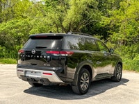 3.5L V6 Engine with 4x4 Drivetrain - Panoramic Sunroof for a Bright Interior - 360 Camera - Heated S... (image 9)