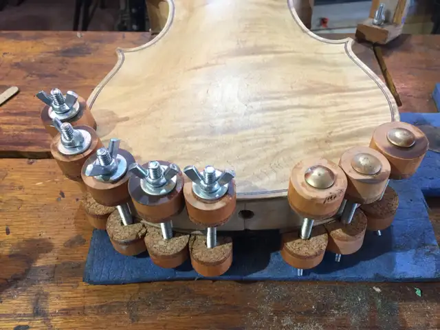 Violin, cello and string instrument Luthier5502229025292390412