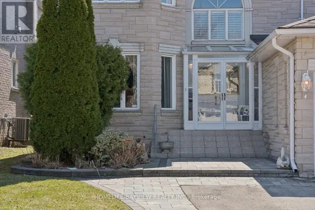 11 Sorrento Drive Richmond Hill (North Richvale), Ontario, photo 4 of 4