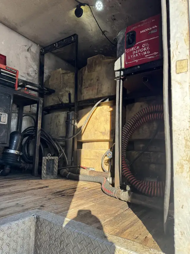 2005 PETERBILT 335 in Heavy Trucks in Saskatoon - Image 26