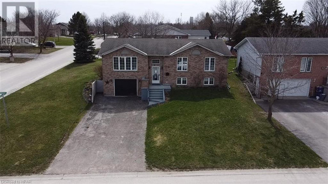 178 CHARLES Street Wingham, Ontario in Houses for Sale in Stratford - Image 2