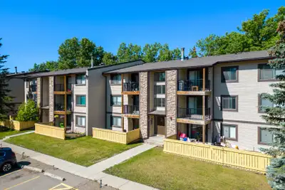 Senior PROMOTION (65+): ONE FREE MONTH REDUCED SECURITY DEPOSIT, $3002 Bedroom Suite $1,495+/month A...