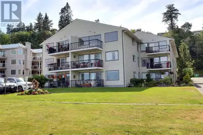 Visit REALTOR® website for additional information. This delightful top floor condo unit is just perf...